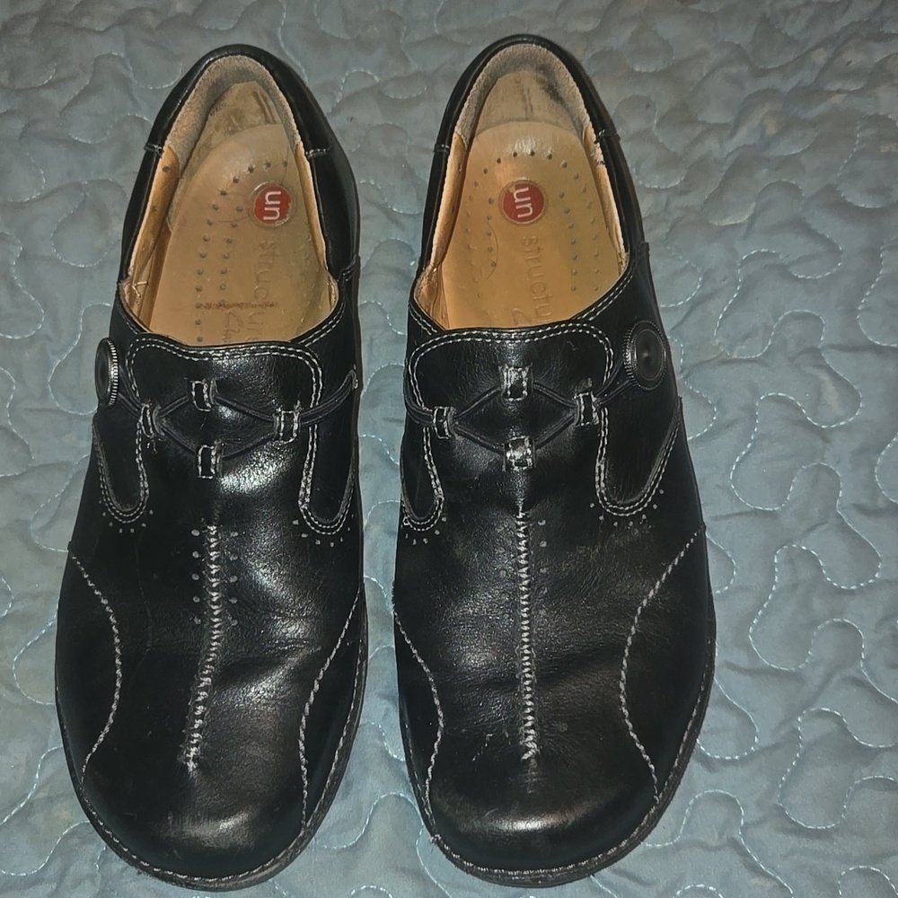 Clarks Un Structured Black Leather Slip On Shoes size 8.5 M